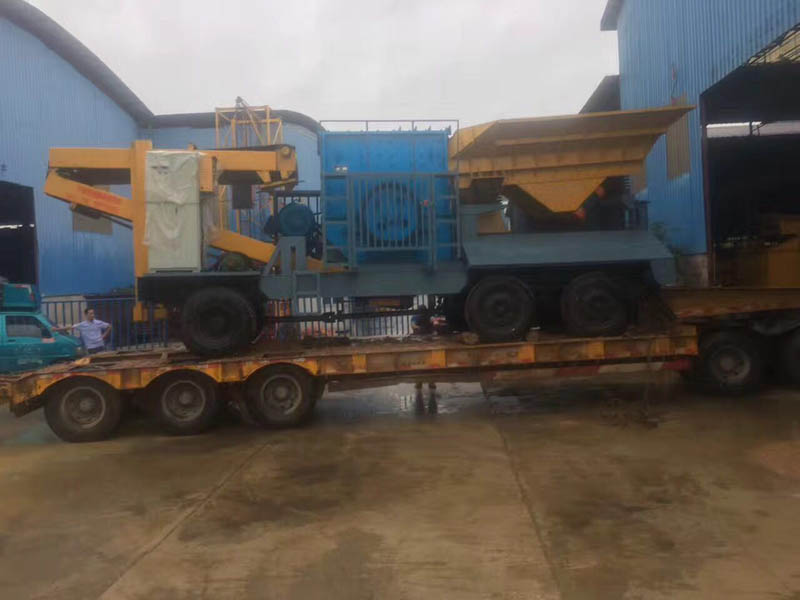 車載輪式移動(dòng)破碎站 車載輪式移動(dòng)破碎站